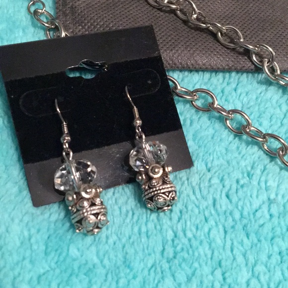 Never worn Necklace & pierced earrings - Picture 5 of 6